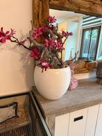 Grote Vaas met magnolia Bloemen, Huis en Inrichting, Woonaccessoires | Vazen, Ophalen, Wit, Aardewerk of Porselein, Zo goed als nieuw