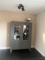 Grijze kast met glazen deuren, Huis en Inrichting, Kasten | Buffetkasten, Gebruikt, 100 tot 150 cm, 25 tot 50 cm, Overige houtsoorten