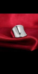 Zilveren ring duimring modern klassiek gemerkt 925, 18 tot 19, Ophalen of Verzenden, Zo goed als nieuw, Dame