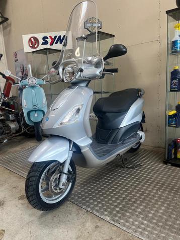 Piaggio fly 2 takt snor scooter beschikbaar voor biedingen