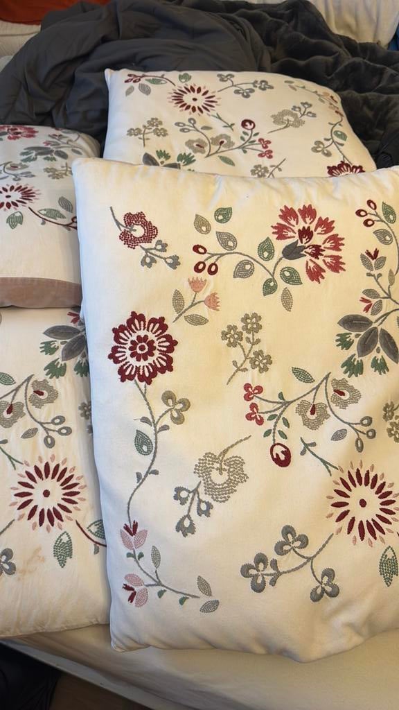 kussens 4 stuks, Ophalen, Zo goed als nieuw, Eenpersoons, Kussen