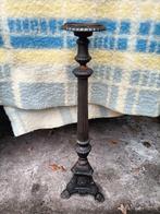 Hoge zware gietijzeren kandelaar. Vintage kaarsenstandaard., Antiek en Kunst, Antiek | Kandelaars, Ophalen, Overige materialen