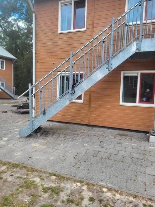 Gegalvaniseerde trappen noodtrap vluchttrap brandtrap 930, Doe-het-zelf en Verbouw, Ladders en Trappen, Gebruikt, 2 tot 4 meter