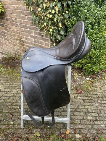 17 inch prestige olympia dressuur zadel  beschikbaar voor biedingen