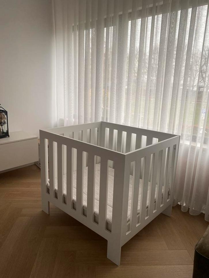 Box wit, matras, boxkleed, matrashoes, Kinderen en Baby's, Boxen, Zo goed als nieuw, Boxkleed, Ophalen of Verzenden