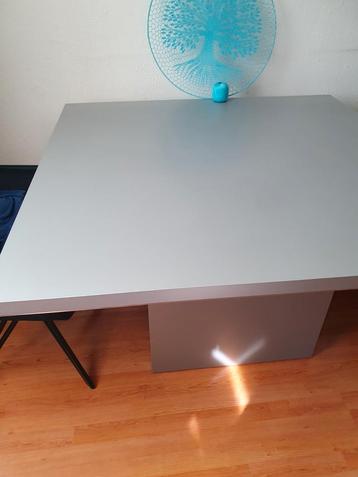 Bijna gratis Vanaf €10,- mooie eetkamer tafel beschikbaar voor biedingen