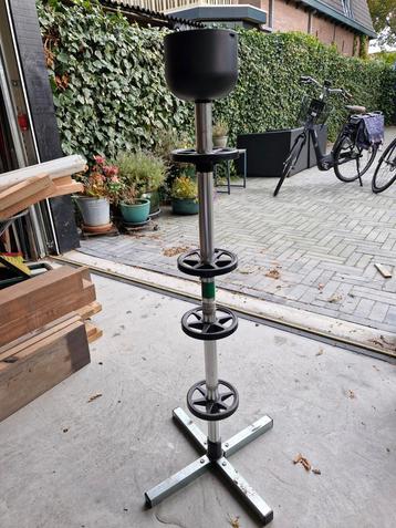 Velgenboom/bandenopslag met stofhoes beschikbaar voor biedingen