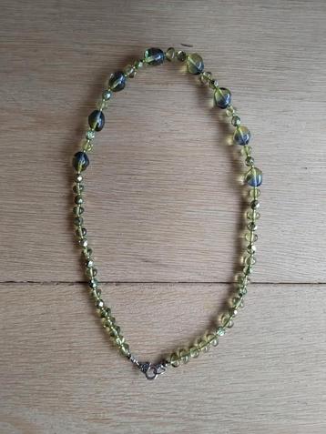 Handgemaakte vintage kralenketting lichtgroene glazen kralen beschikbaar voor biedingen