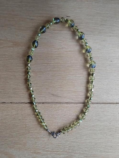 Handgemaakte vintage kralenketting lichtgroene glazen kralen, Sieraden, Tassen en Uiterlijk, Kettingen, Zo goed als nieuw, Overige materialen