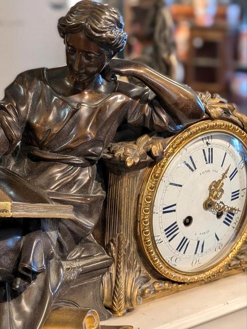 Grote antieke Franse pendule. Brons - marmer. 73 b. 46 h., Antiek en Kunst, Antiek | Klokken, Ophalen