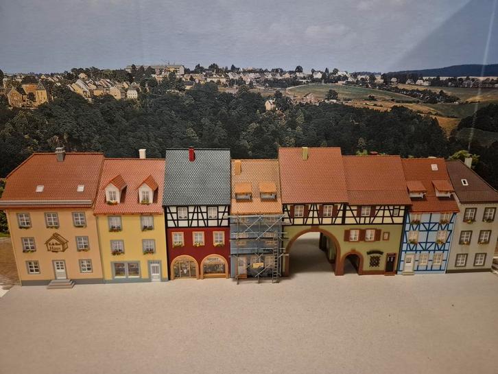 Modelbouw: Stadshuizen Gevelrij, Hobby en Vrije tijd, Modeltreinen | H0, Zo goed als nieuw, Ophalen