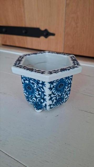 Porseleinen bonsai pot  beschikbaar voor biedingen
