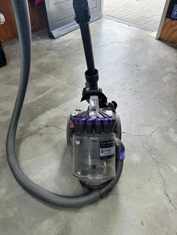 Dyson DC32 stofzuiger zonder zak beschikbaar voor biedingen