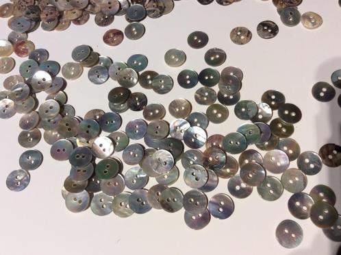 K35) Super voordeel PARELMOER knoopjes 10 mm. 10 voor1.00, Hobby en Vrije tijd, Naaien en Fournituren, Nieuw, Knoop of Knopen
