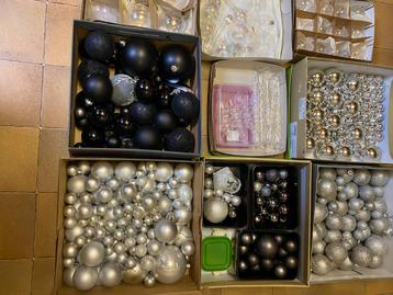 Zeer mooie kerstballen pegels en heel veel moois beschikbaar voor biedingen