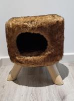 Mooie zachte bruine poef met kattenhuisje (Boony), Ophalen of Verzenden, Zo goed als nieuw