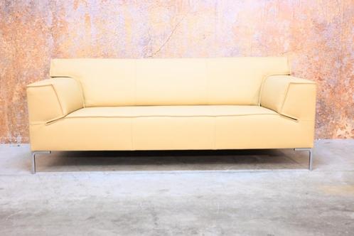 NIEUW beklede leren Design on Stock Bloq bank, Huis en Inrichting, Banken | Bankstellen, Nieuw, Rechte bank, Driepersoons, 200 tot 250 cm