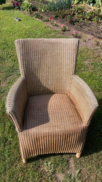 3 rieten stoeltjes gratis beschikbaar voor biedingen