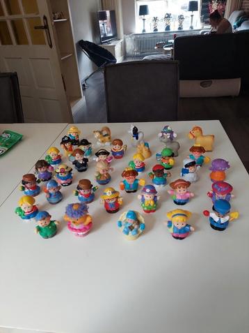 Grote verzameling van 36 Fisher-Price Little People figuurtj beschikbaar voor biedingen
