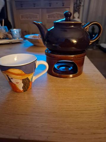 Theepotje met Stoofje en Kopje beschikbaar voor biedingen
