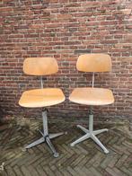 2 vintage mid-century tekenstoelen Friso Kramer 50s Ahrend, Gebruikt, Ophalen of Verzenden, Grijs, Bureaustoel