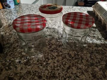 Jampotjes beschikbaar voor biedingen