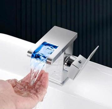 Design Waterval Wastafelkraan Mengkraan op Waterstroom Nieuw beschikbaar voor biedingen