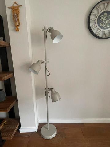 Hektar vloerlamp 3 spots zandkleur beschikbaar voor biedingen