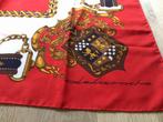 Rode sjaal, zijde, gespen, kettingen, Delarocke, Ophalen of Verzenden, Zo goed als nieuw, Maat 46/48 (XL) of groter, Sjaal