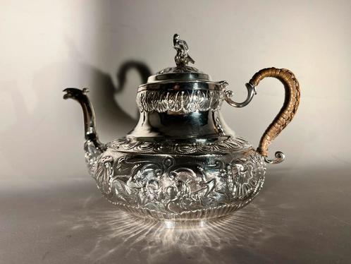 18e eeuwse zilveren Friese theepot, Antiek en Kunst, Antiek | Goud en Zilver, Ophalen of Verzenden