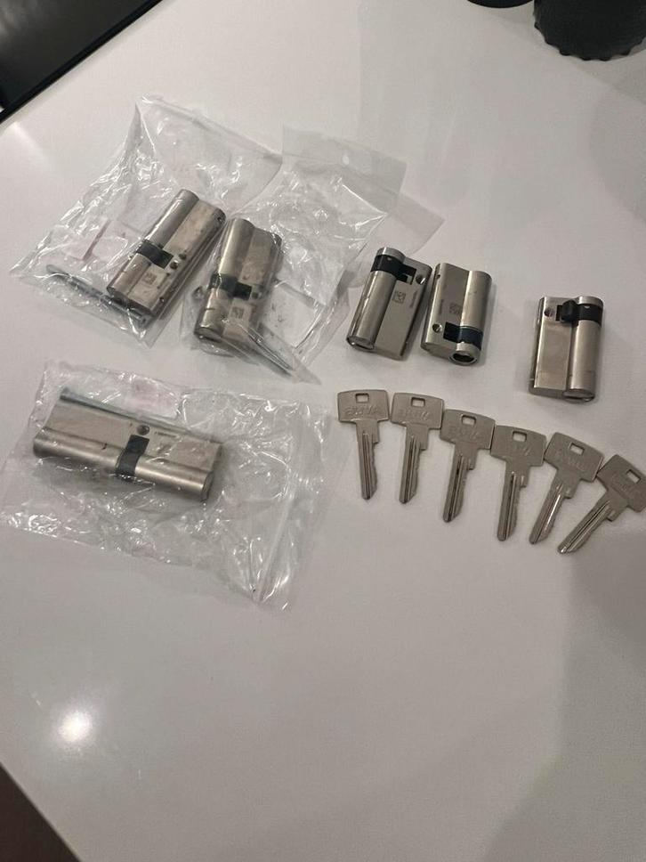 BUVA Cilindersloten Gelijksluitend - 6 Stuks, Doe-het-zelf en Verbouw, Hang- en Sluitwerk, Zo goed als nieuw, Slot, Overige materialen