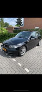 BMW 1-Serie 2.0 118I APK 5DR 2008 Zwart, Auto's, BMW, 1-Serie, 65 €/maand, 1995 cc, Zwart