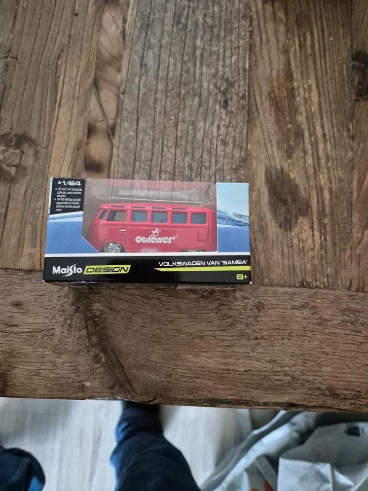 Maisto VW Samba Bus Obletter rood nieuw, Hobby en Vrije tijd, Modelauto's | Overige schalen, Nieuw, Auto, Ophalen of Verzenden