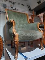 Antieke fauteuil met houten frame