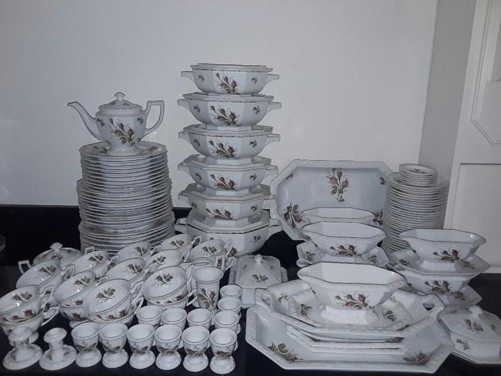 Rosenthal Maria weiss 10pers eet&theeservies met roosknoppen, Antiek en Kunst, Antiek | Servies compleet, Ophalen