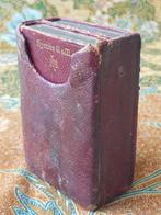 Twee antieke bijbeltjes uit Engeland in leder etui., Antiek en Kunst, Antiek | Boeken en Bijbels, Ophalen of Verzenden