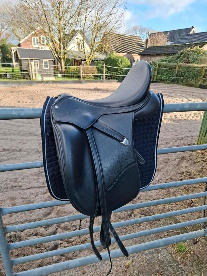 Bates Isabel Werth dressuurzadel met Cair systeem, Dieren en Toebehoren, Paarden en Pony's | Zadels, Zo goed als nieuw, Dressuur