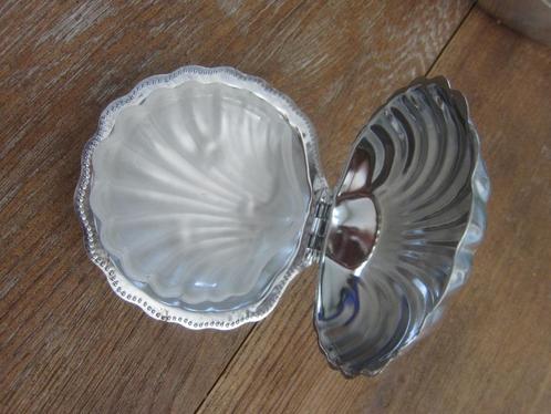 Een kaviaar- of boterschelp met frosted glas inlegschaaltje, Huis en Inrichting, Keuken | Servies, Zo goed als nieuw, Schaal of Schalen