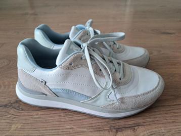 Prachtige sneakers merk Rieker maat 38 als nieuw beschikbaar voor biedingen