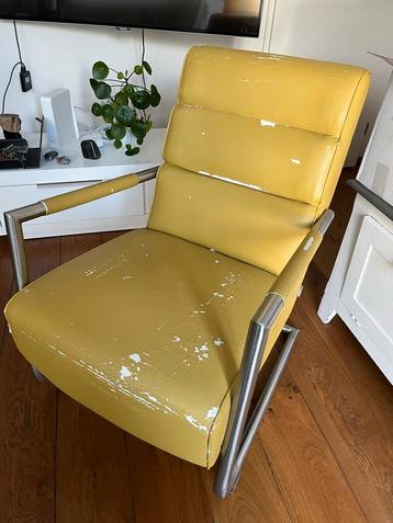 GRATIS Vintage ocre Stoel / Fauteuil beschikbaar voor biedingen