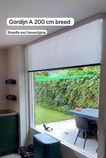 Drie rolgordijnen 35.5cm - 92.5cm - 200cm beschikbaar voor biedingen