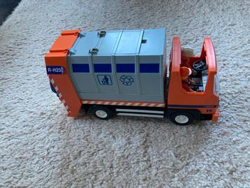 Playmobiel Vuilniswagen met 2 poppetjes beschikbaar voor biedingen