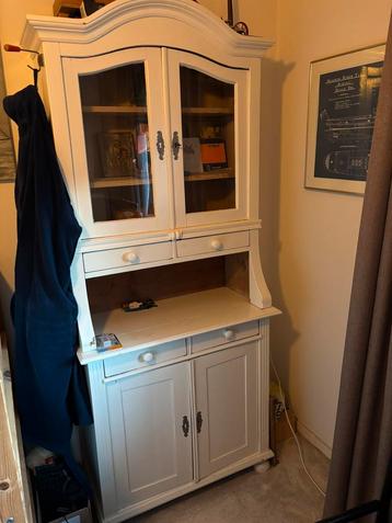Wit geschilderde grenen buffetkast bieden vanaf 50 euro. beschikbaar voor biedingen