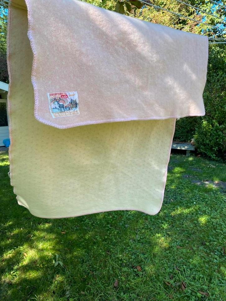 AaBe roze wollen ledikant deken roze-wit, Kinderen en Baby's, Dekens, Slaapzakjes en Inbakerproducten, Gebruikt, Deken, 100 cm of meer
