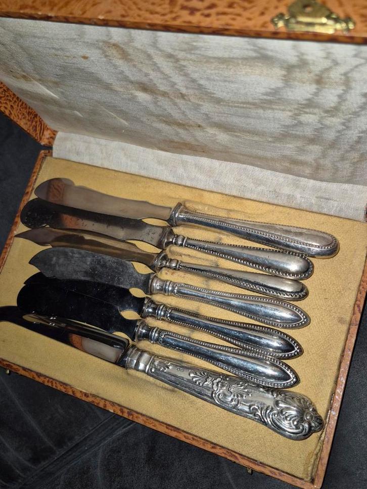 Zilveren botermesjes in originele doos, Antiek en Kunst, Antiek | Bestek, Ophalen of Verzenden
