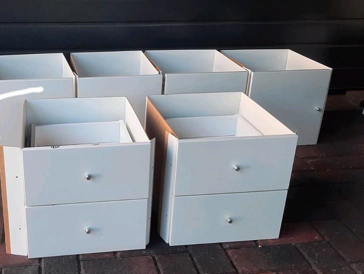 3 deurtjes,  2 ladekastjes  hoogglans Kallax Vakkenkast, Huis en Inrichting, Kasten | Overige, Zo goed als nieuw, Ophalen