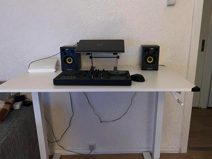 Wit bureau van Leen Bakker – in goede staat!, Huis en Inrichting, Bureaus, Zo goed als nieuw, Bureau, Ophalen of Verzenden