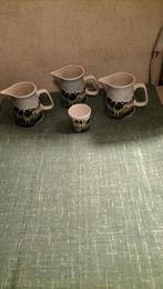 3 Wiebe van der Zee Roomkannetjes en eierdopje - Nieuw, Huis en Inrichting, Keuken | Servies, Ophalen of Verzenden, Nieuw, Porselein