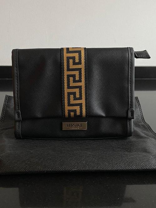 VERSACE | Institutional Pouch - Black & Gold (18x14,5x6,5), Sieraden, Tassen en Uiterlijk, Tassen | Damestassen, Nieuw, Verzenden