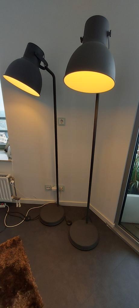 2x IKEA Hektar Staande Lampen - Zo goed als nieuw, Huis en Inrichting, Lampen | Vloerlampen, Zo goed als nieuw, 150 tot 200 cm